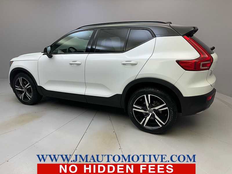 Used 2020 Volvo XC40 T5 R-Design image 3