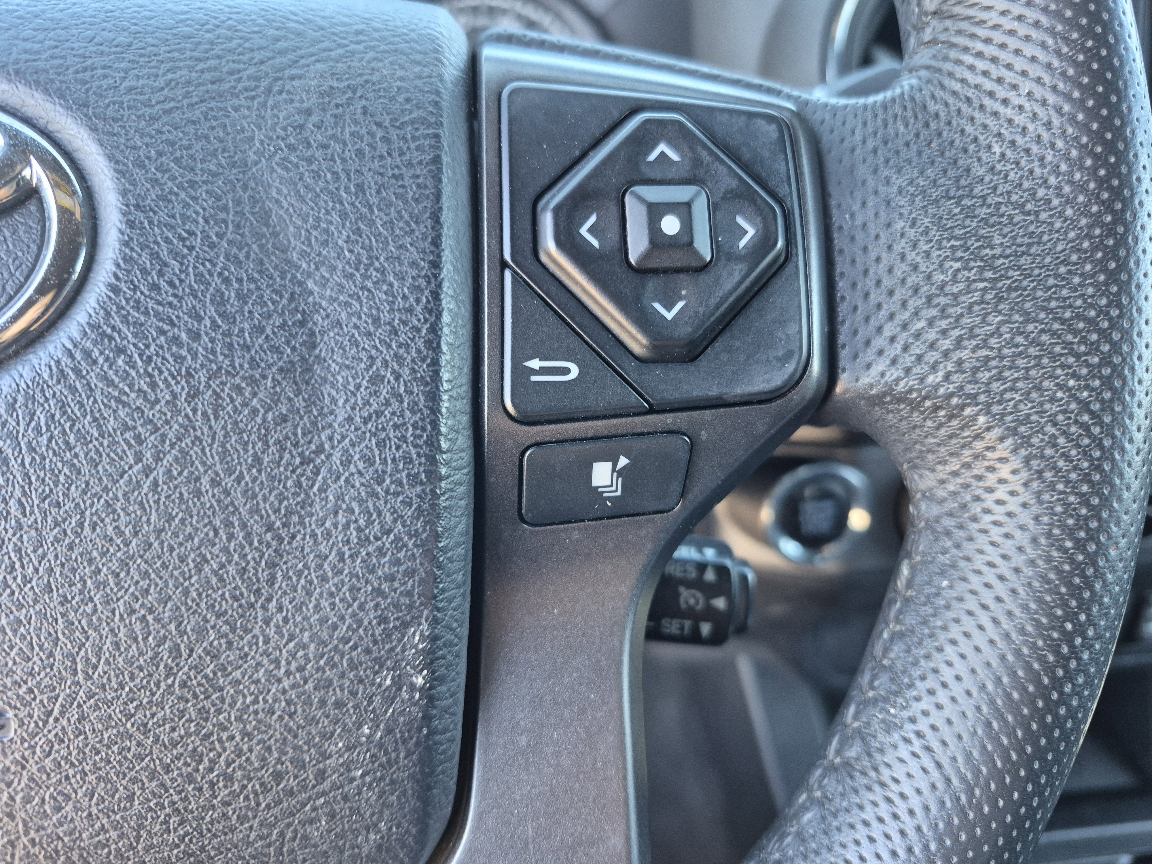 Used 2017 Toyota Tacoma TRD Sport w/ Premium & Technology Package AWD/4WD image 27