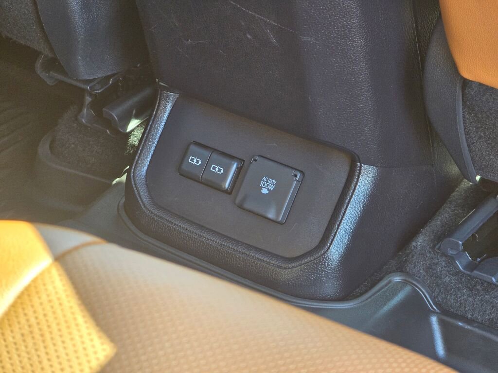 Used 2024 Toyota Highlander Platinum image 45