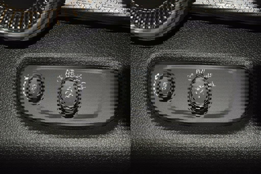 New 2026 Chevrolet Trax ACTIV w/ Sunroof Package FWD image 33