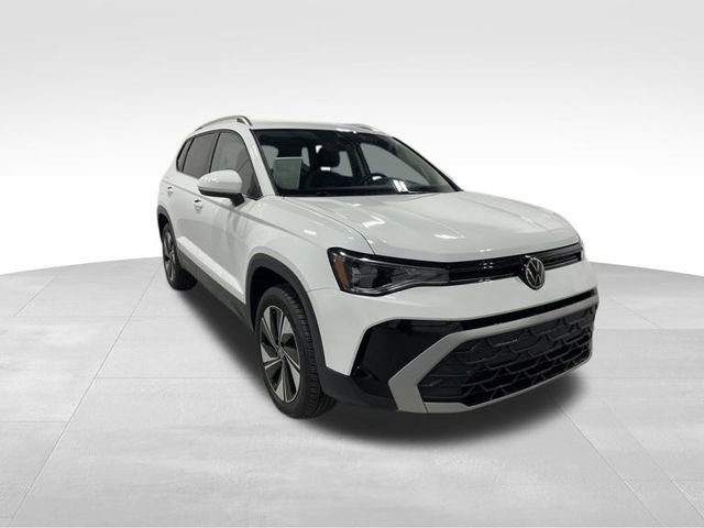 Used 2025 Volkswagen Taos SE AWD/4WD image 9