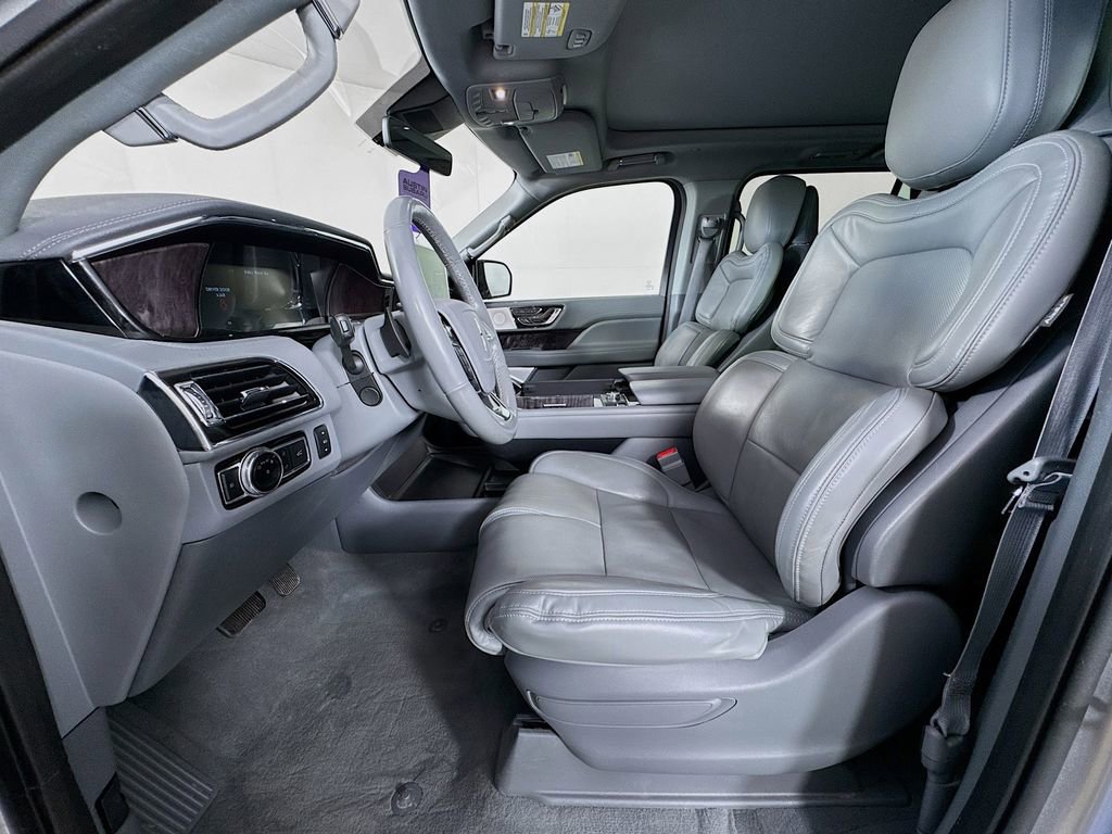 Used 2020 Lincoln Navigator Reserve w/ Luxury Package image 25