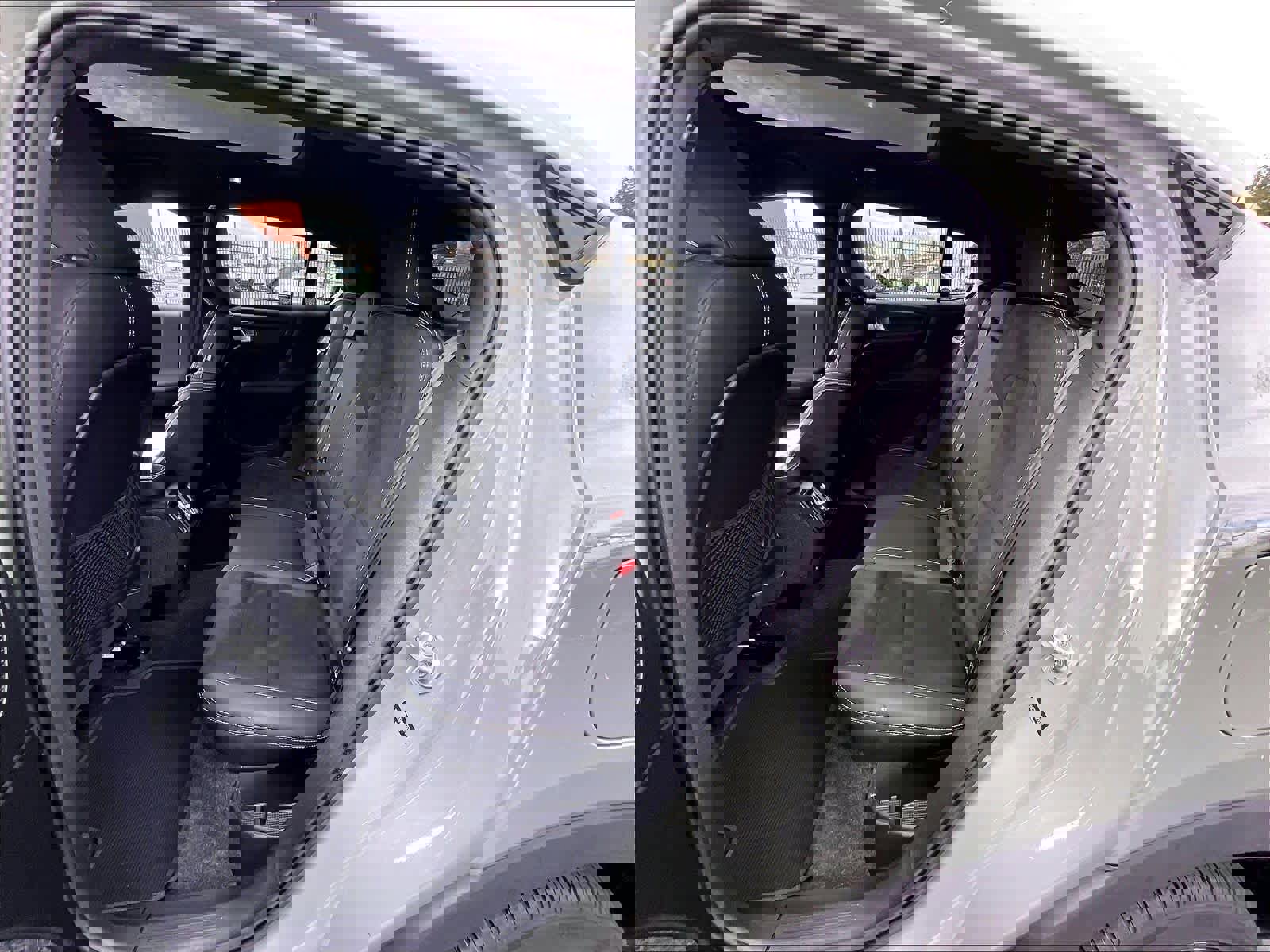 Used 2023 Volvo C40 P8 Recharge Ultimate image 29