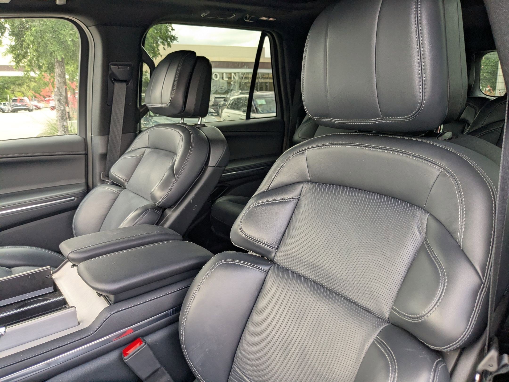 Used 2025 Lincoln Navigator L Reserve w/ Jet Appearance Package AWD/4WD image 11