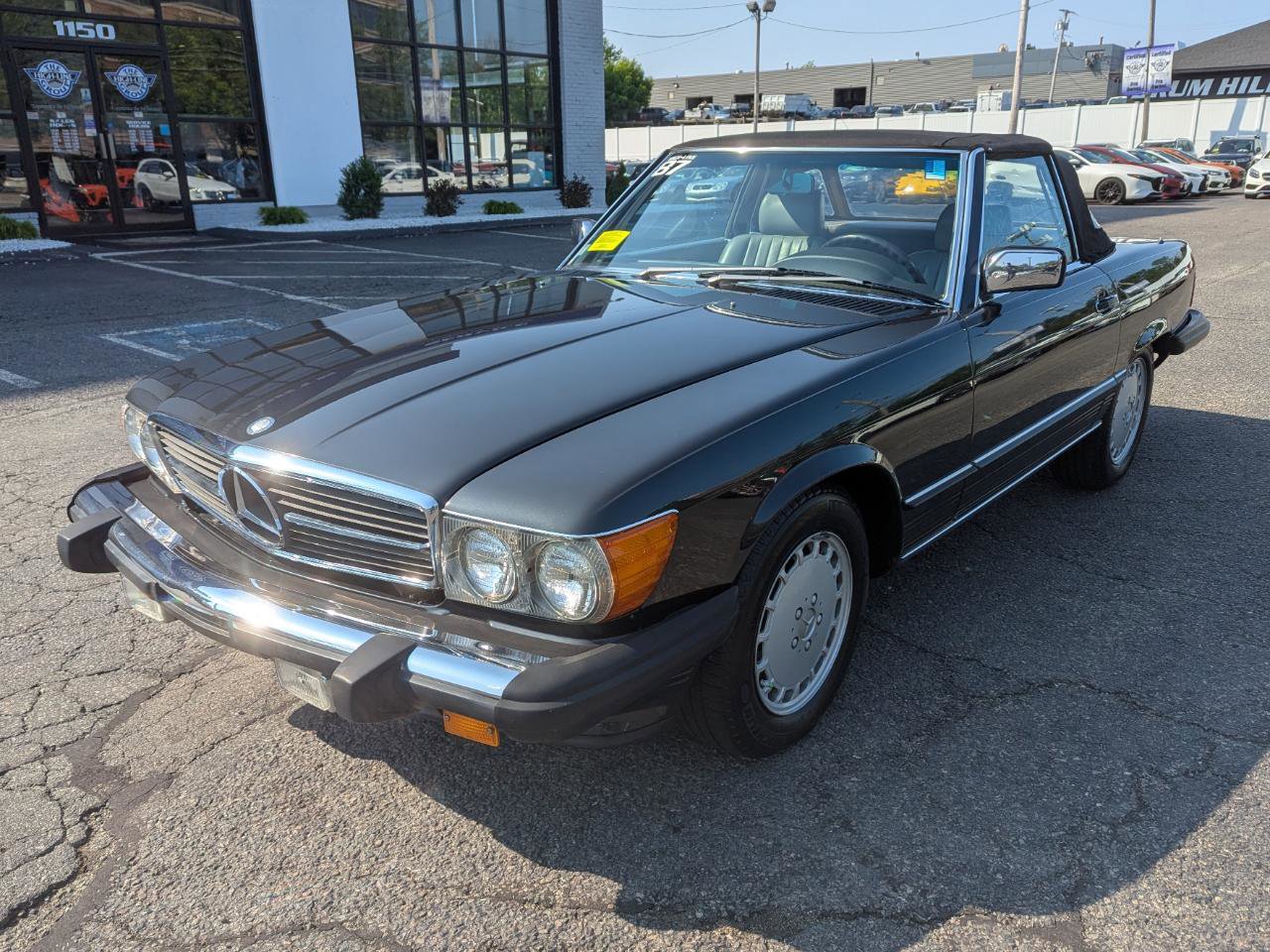 Used 1987 Mercedes-Benz 560 SL image 2