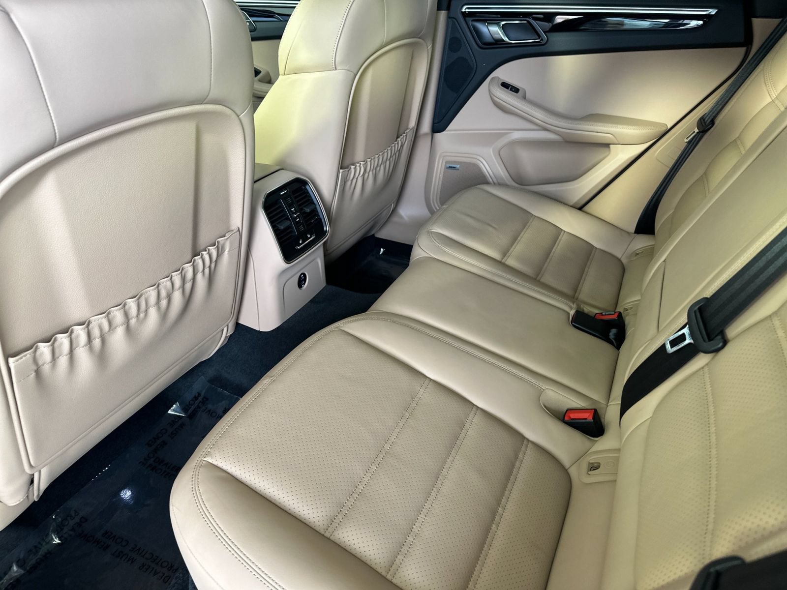 Certified 2023 Porsche Macan AWD/4WD image 14