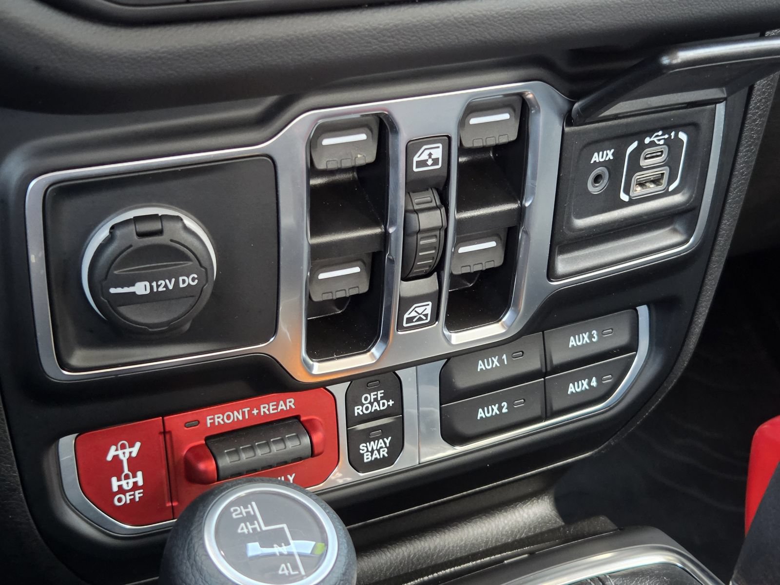 Used 2024 Jeep Gladiator Rubicon w/ Safety Group AWD/4WD image 22