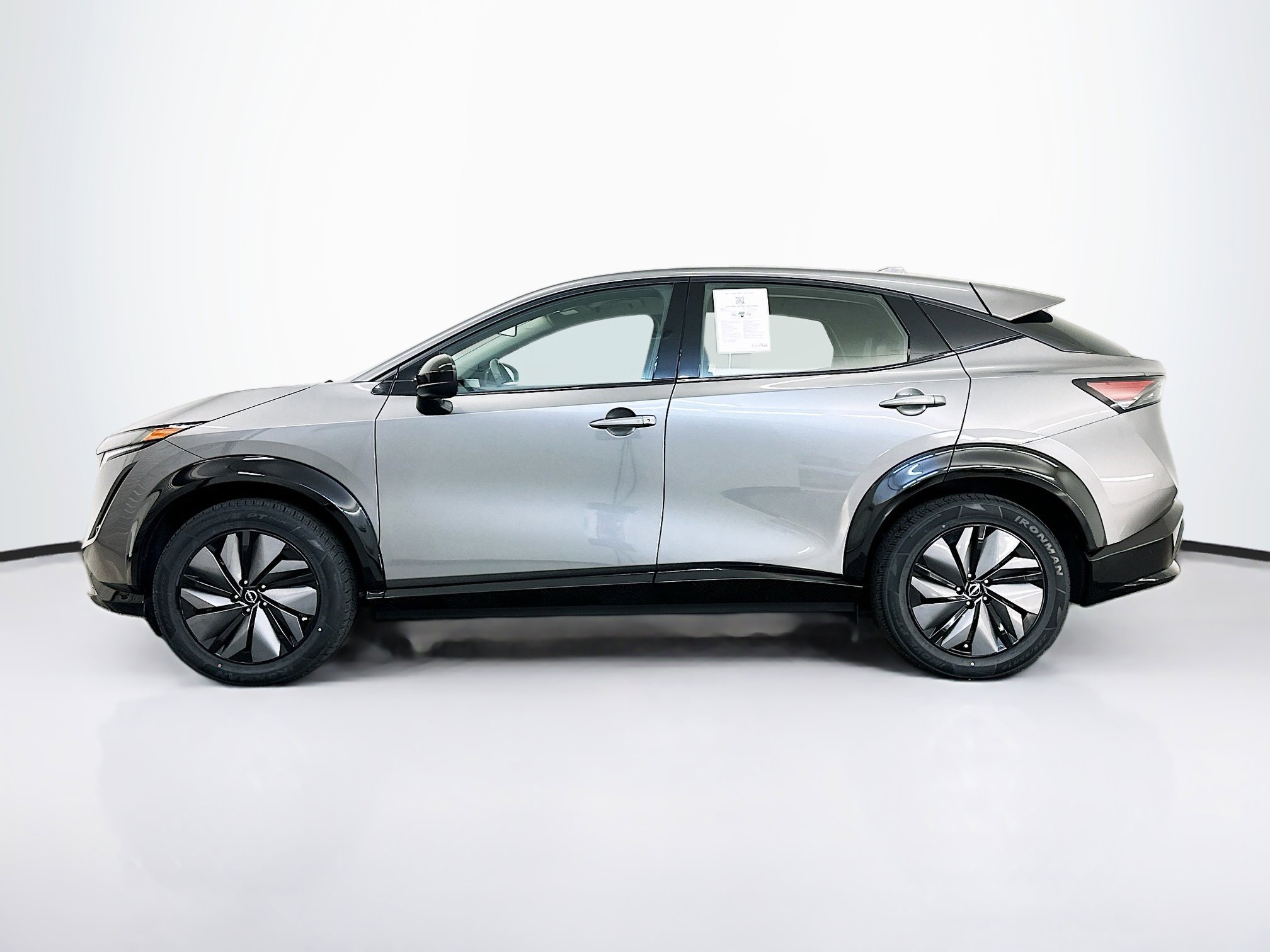 Used 2023 Nissan Ariya AWD image 4