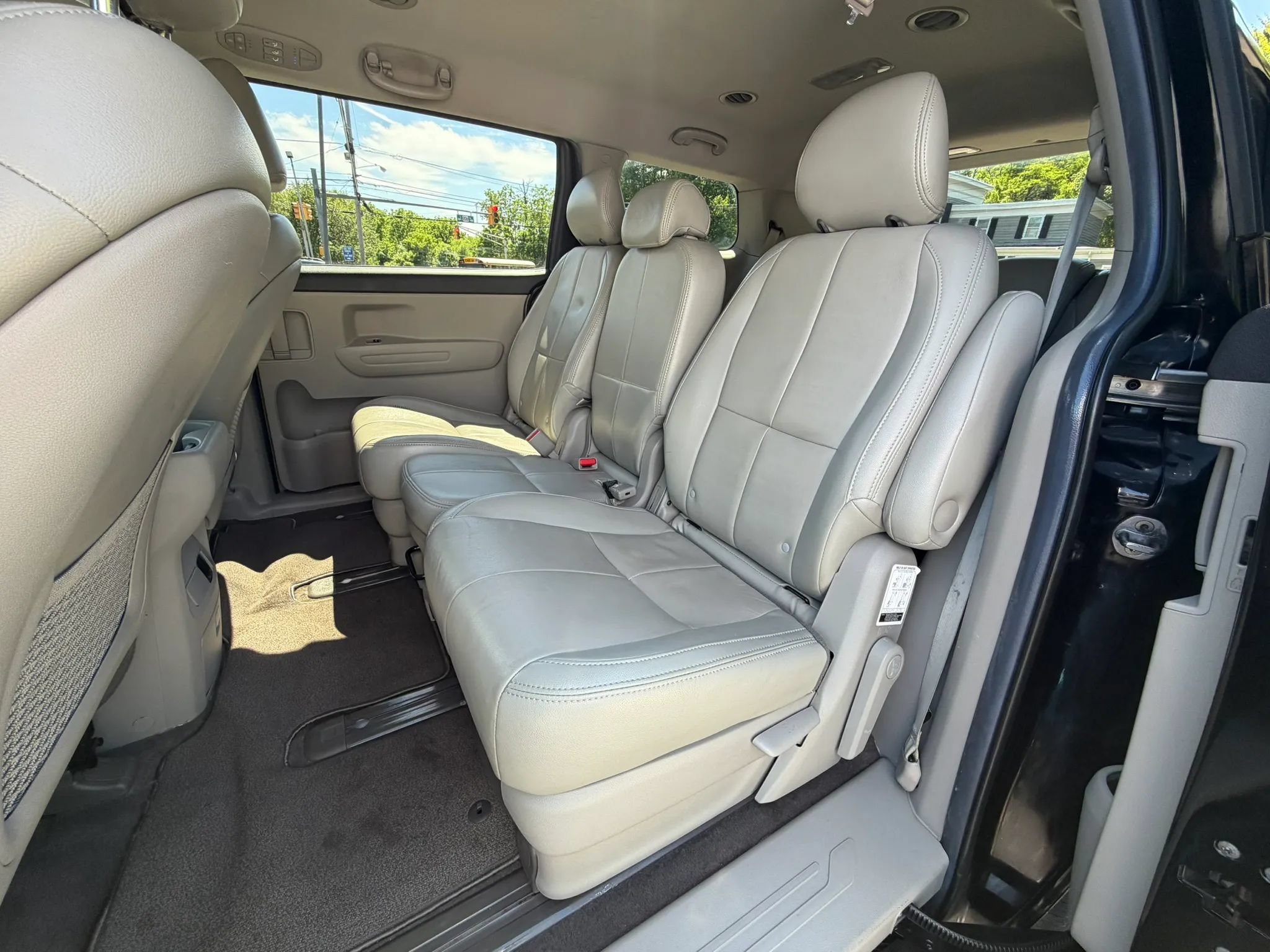 Used 2019 Kia Sedona LX FWD image 16