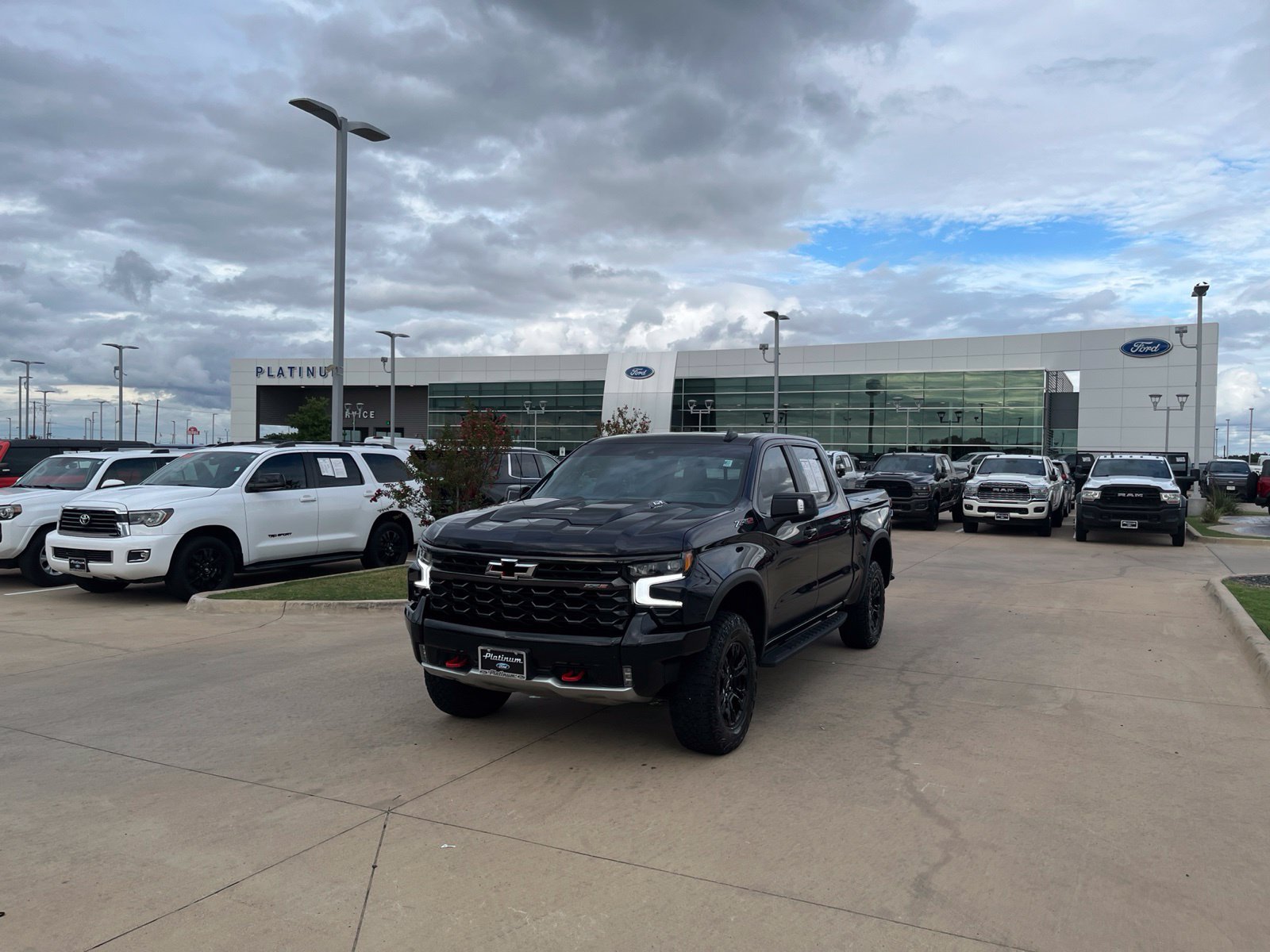 Used 2023 Chevrolet Silverado 1500 ZR2 w/ Technology Package AWD/4WD image 29
