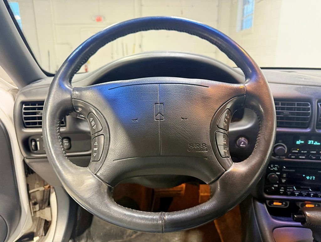 Used 1997 Oldsmobile Cutlass Supreme SL image 10