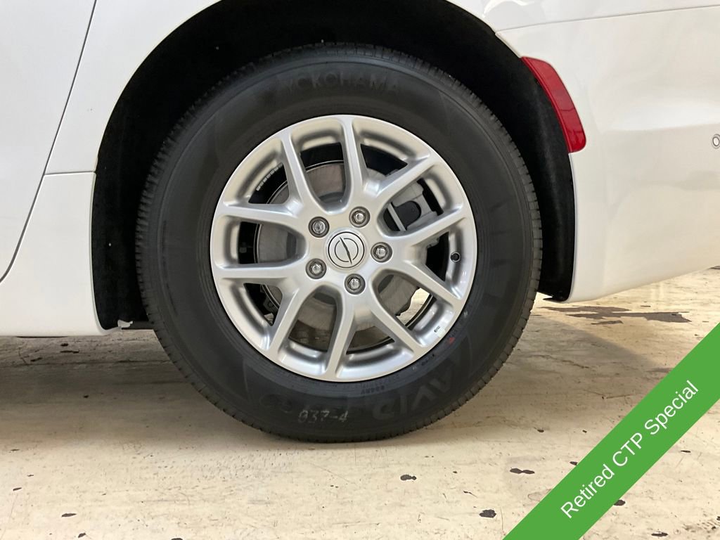 New 2025 Chrysler Pacifica Select image 16