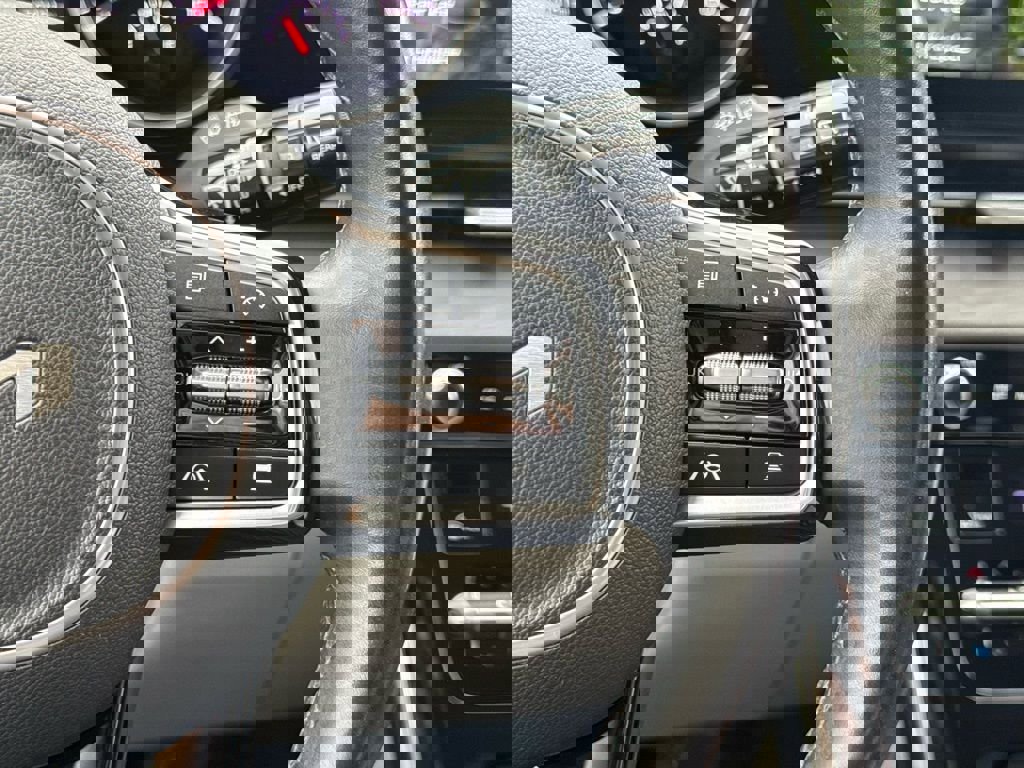 Used 2022 Kia Carnival SX image 32