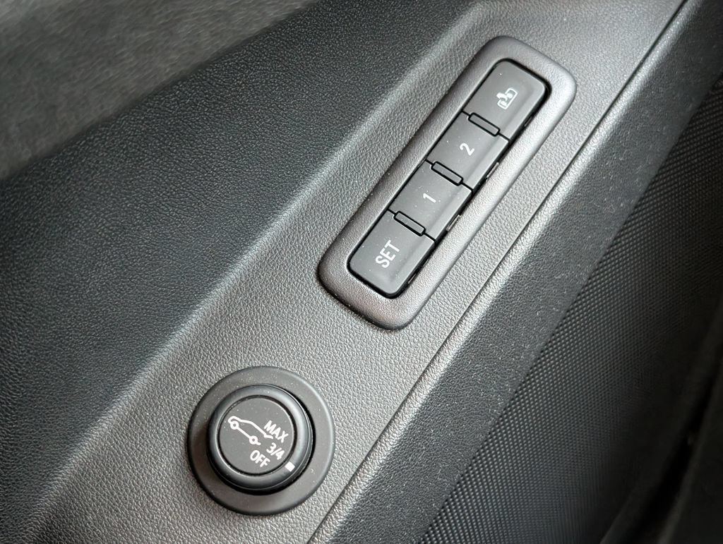 Used 2020 Chevrolet Equinox Premier FWD image 34
