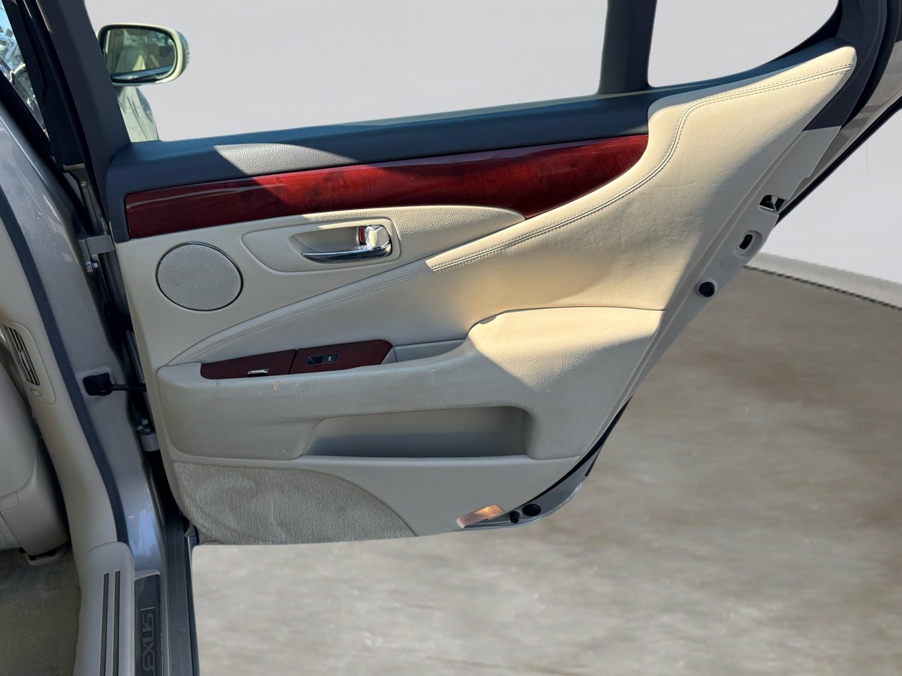 Used 2012 Lexus LS 460 Luxury image 27