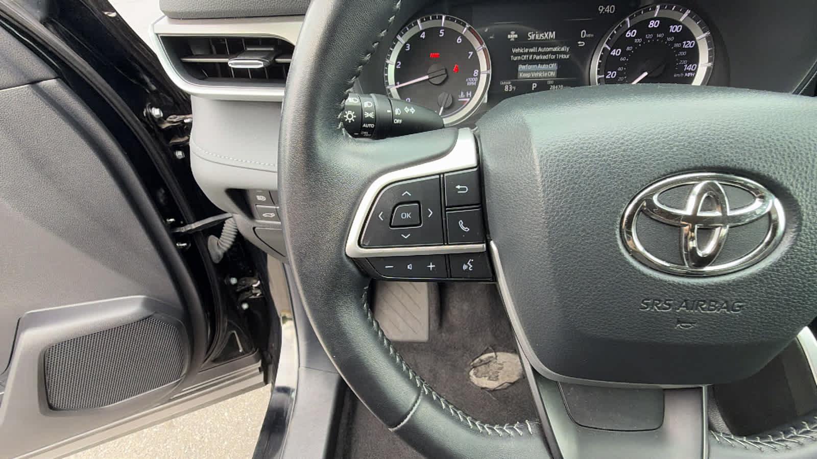 Used 2025 Toyota Highlander LE FWD image 19