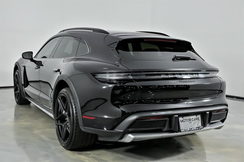 Used 2022 Porsche Taycan 4 Cross Turismo w/ Premium Package AWD/4WD image 9