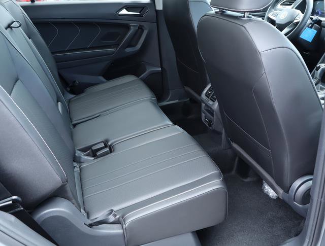 New 2024 Volkswagen Tiguan SE w/ Panoramic Sunroof Package FWD image 22
