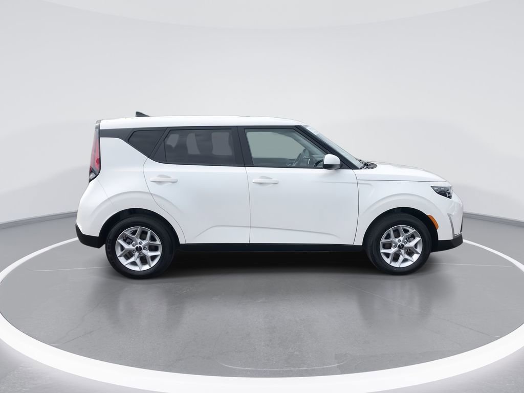 Certified 2025 Kia Soul LX w/ LX Technology Package FWD image 9