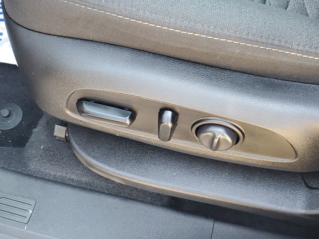 Used 2020 Chevrolet Equinox LT w/ Driver Convenience Package FWD image 7