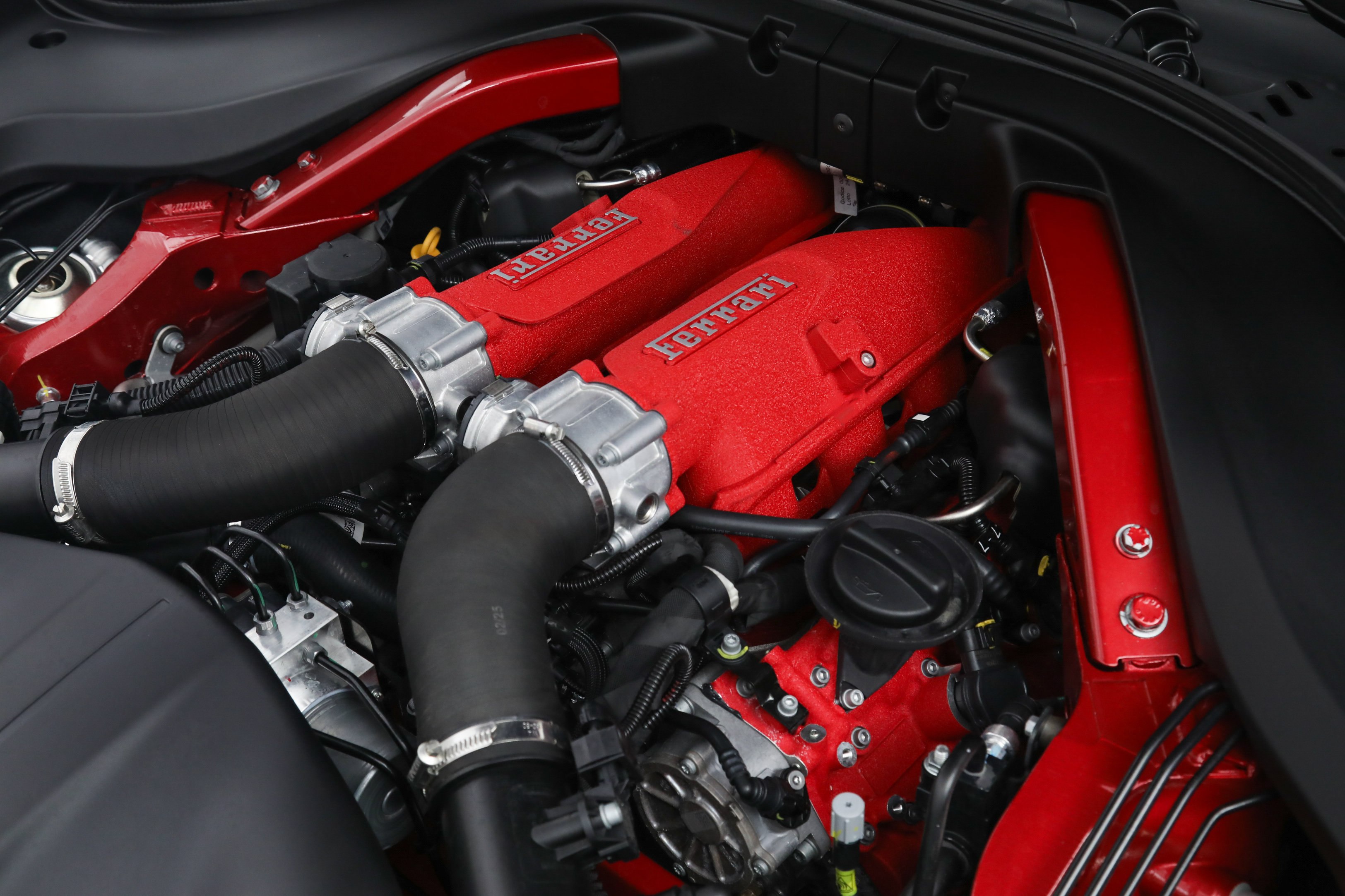 Certified 2025 Ferrari Roma Spider RWD image 39