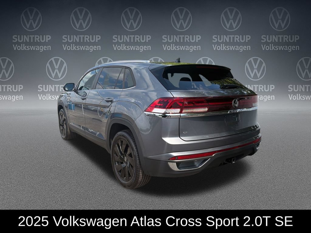 Used 2025 Volkswagen Atlas Cross Sport SE w/ Panoramic Sunroof Package FWD image 3