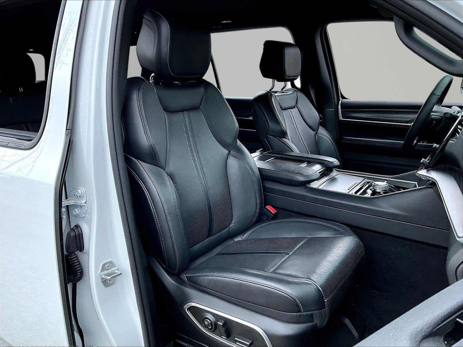 Used 2023 Jeep Wagoneer Series II w/ Flexible Seating Group AWD/4WD image 29