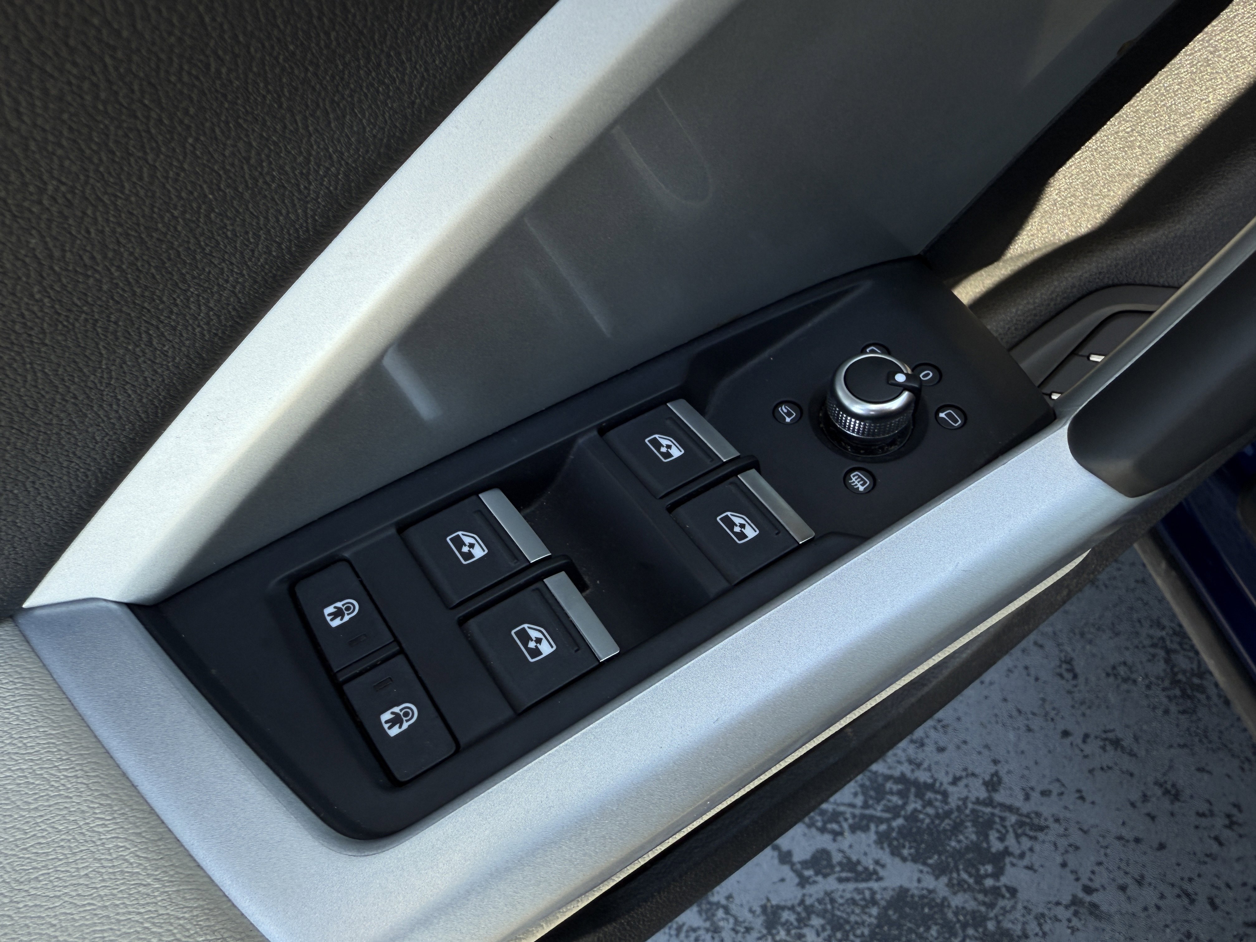 Used 2024 Audi Q3 2.0T Premium w/ Convenience Package image 24