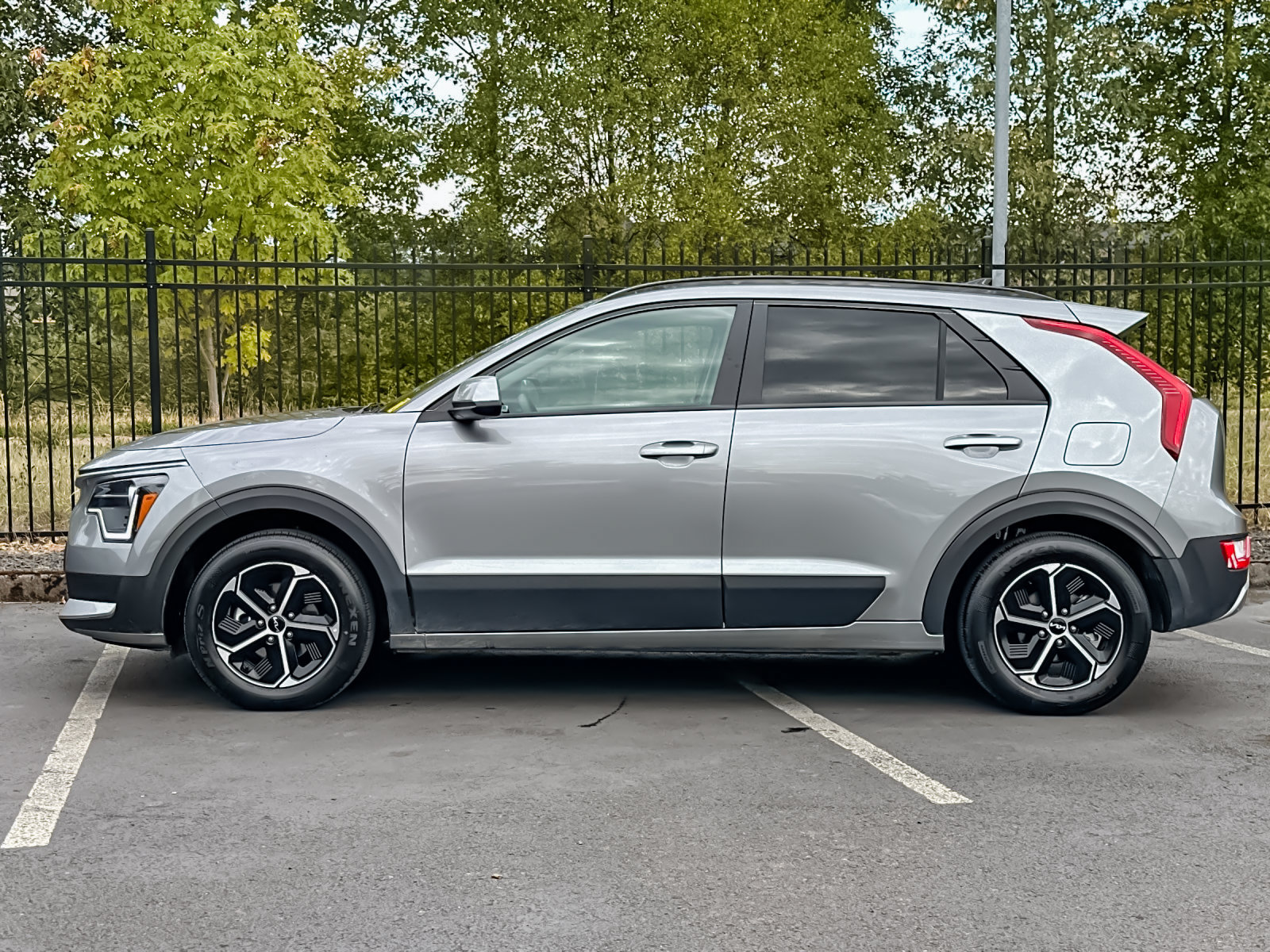 Used 2025 Kia Niro LX FWD image 6