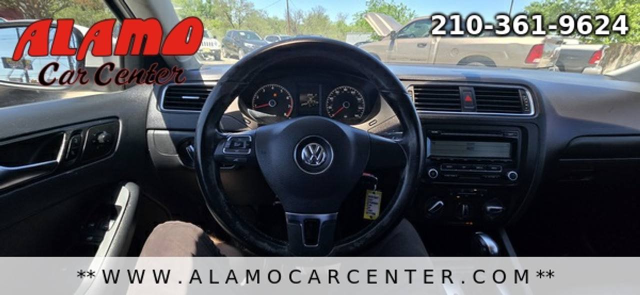 Used 2011 Volkswagen Jetta SE FWD image 32