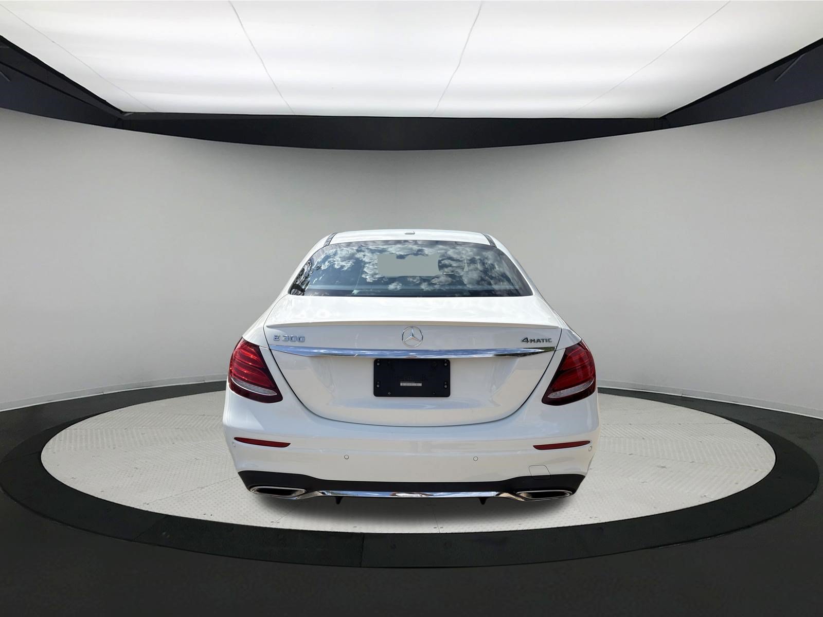 Used 2017 Mercedes-Benz E 300 4MATIC image 7