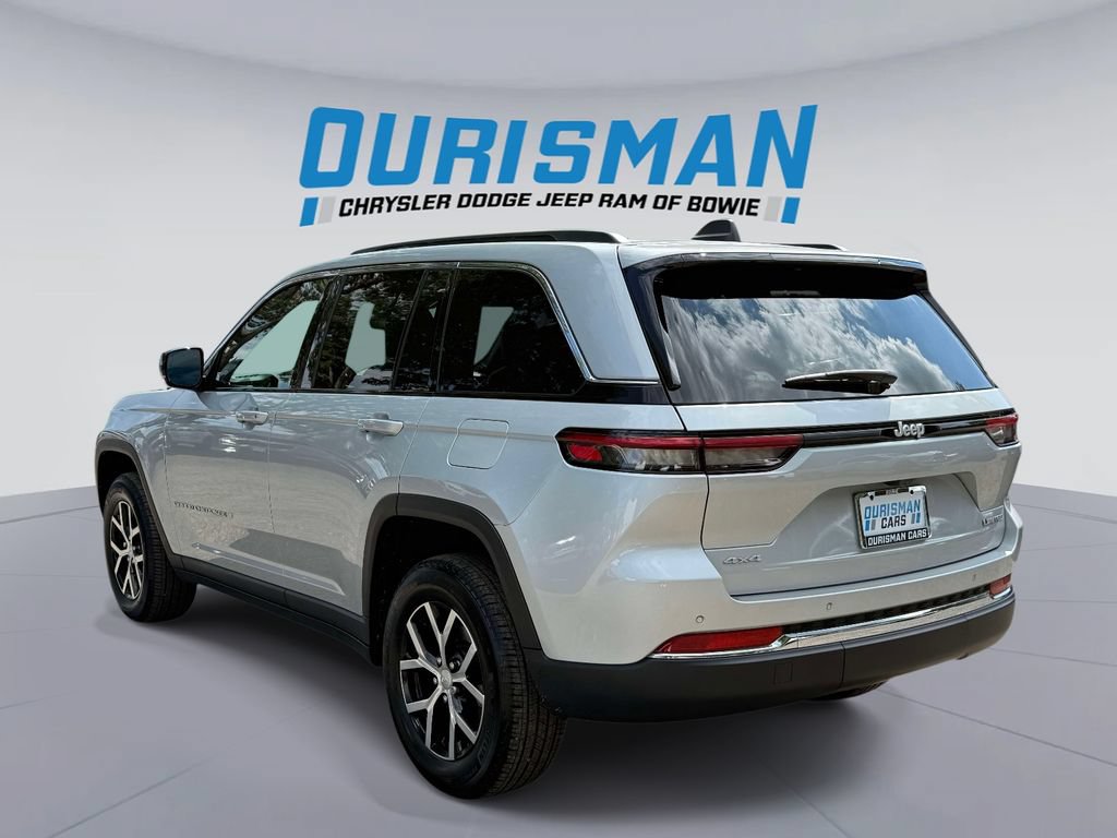 Used 2025 Jeep Grand Cherokee Limited AWD/4WD image 4