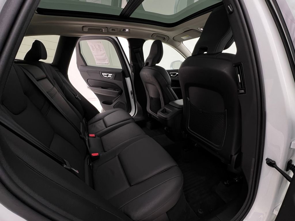 Used 2020 Volvo XC60 T5 Momentum image 14