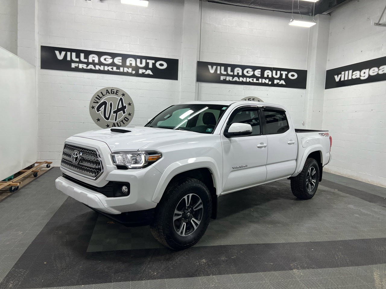 Used 2016 Toyota Tacoma TRD Off-Road image 7