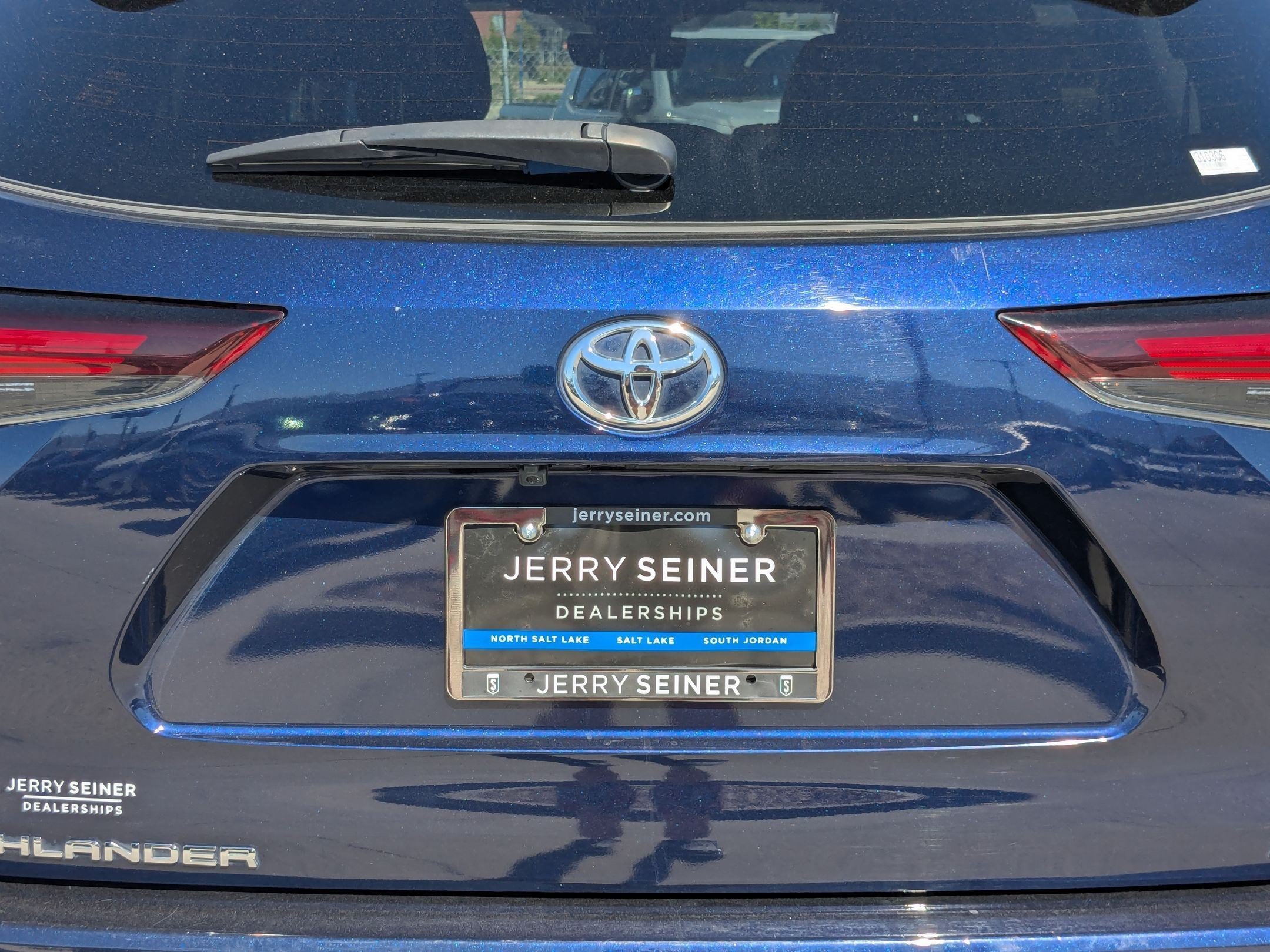 Used 2024 Toyota Highlander XSE FWD image 14