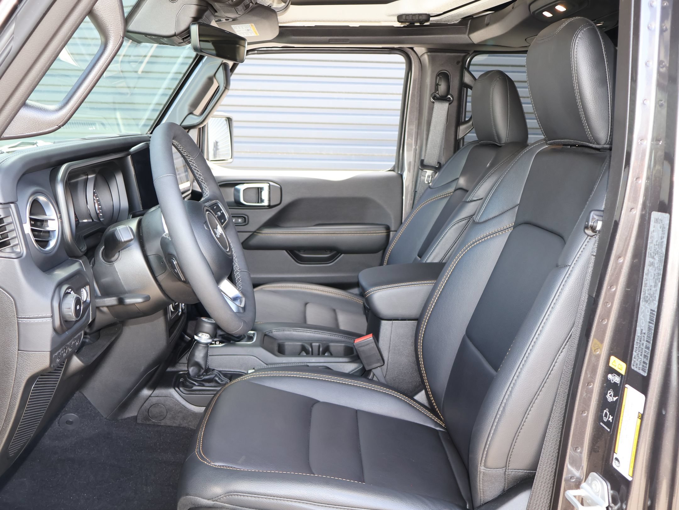 Used 2025 Jeep Wrangler Unlimited Sahara AWD/4WD image 20