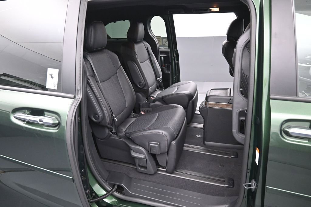 New 2026 Toyota Sienna Platinum AWD/4WD image 13