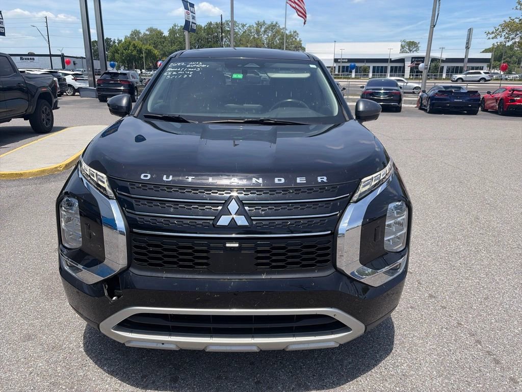 Used 2022 Mitsubishi Outlander SE AWD/4WD image 3