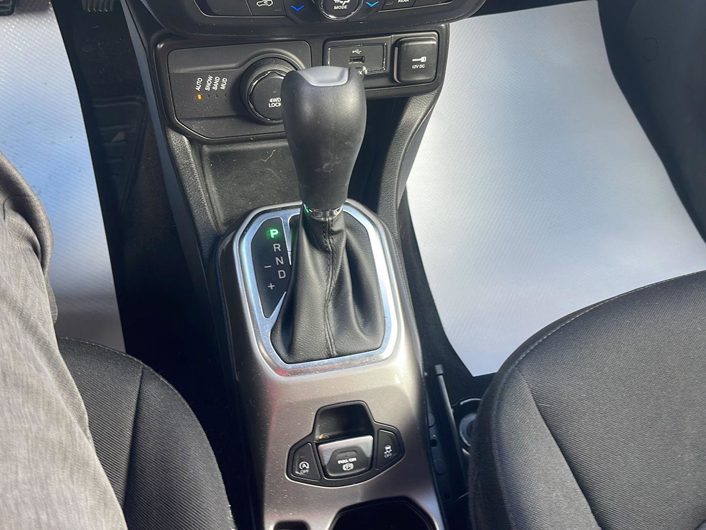 Used 2022 Jeep Renegade Latitude image 11