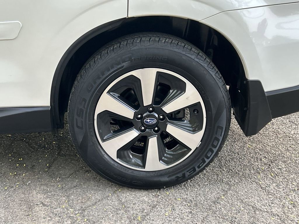 Used 2017 Subaru Forester 2.5i Limited AWD/4WD image 11
