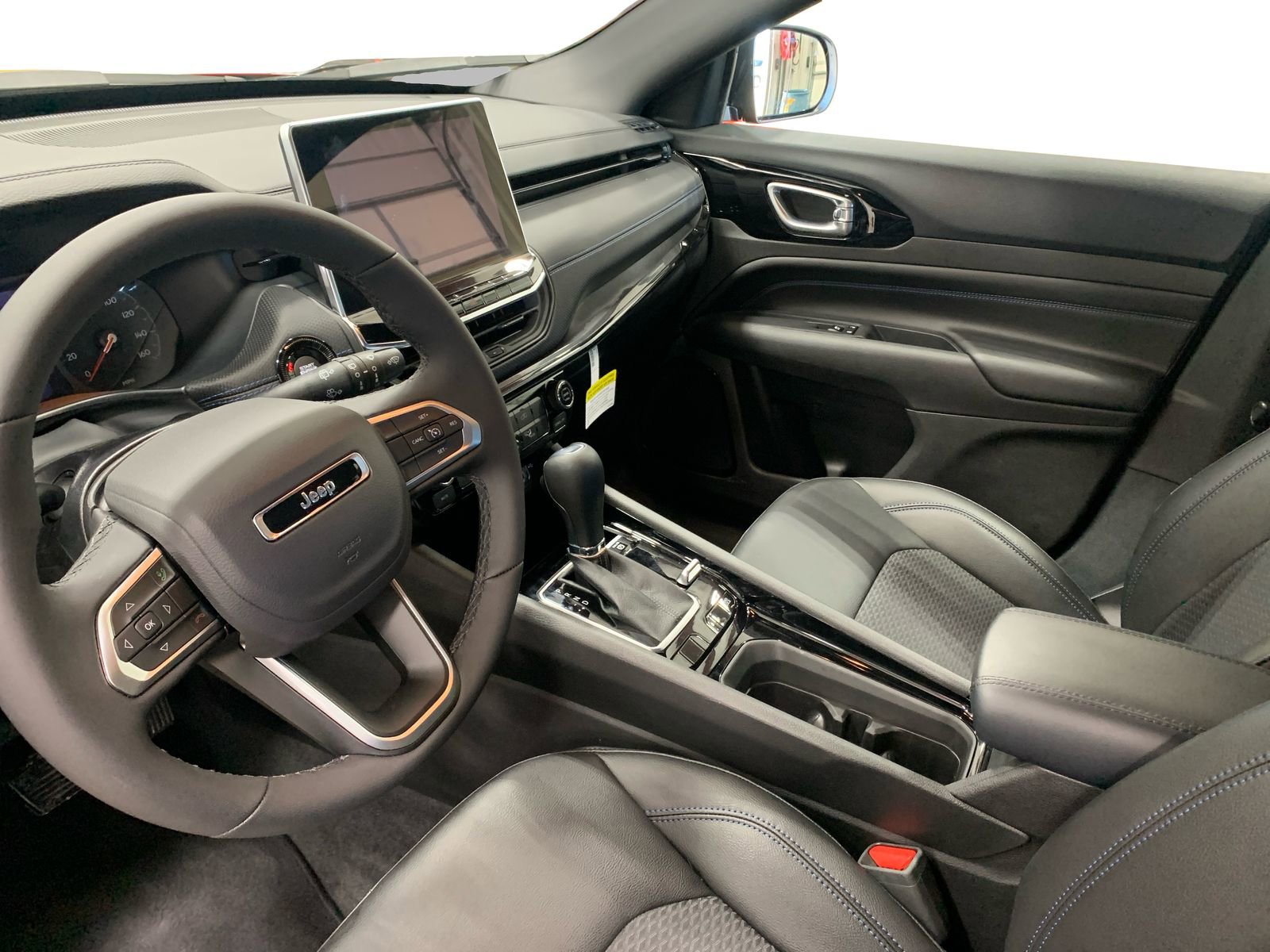 Used 2025 Jeep Compass Latitude w/ Altitude Special Edition image 19