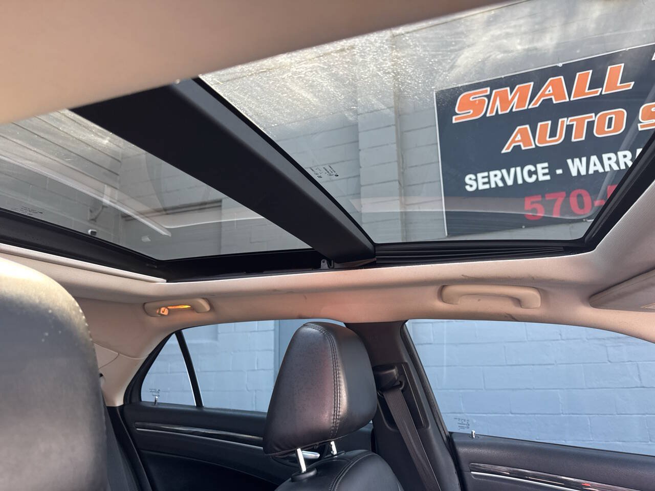 Used 2015 Chrysler 300 Limited RWD image 28