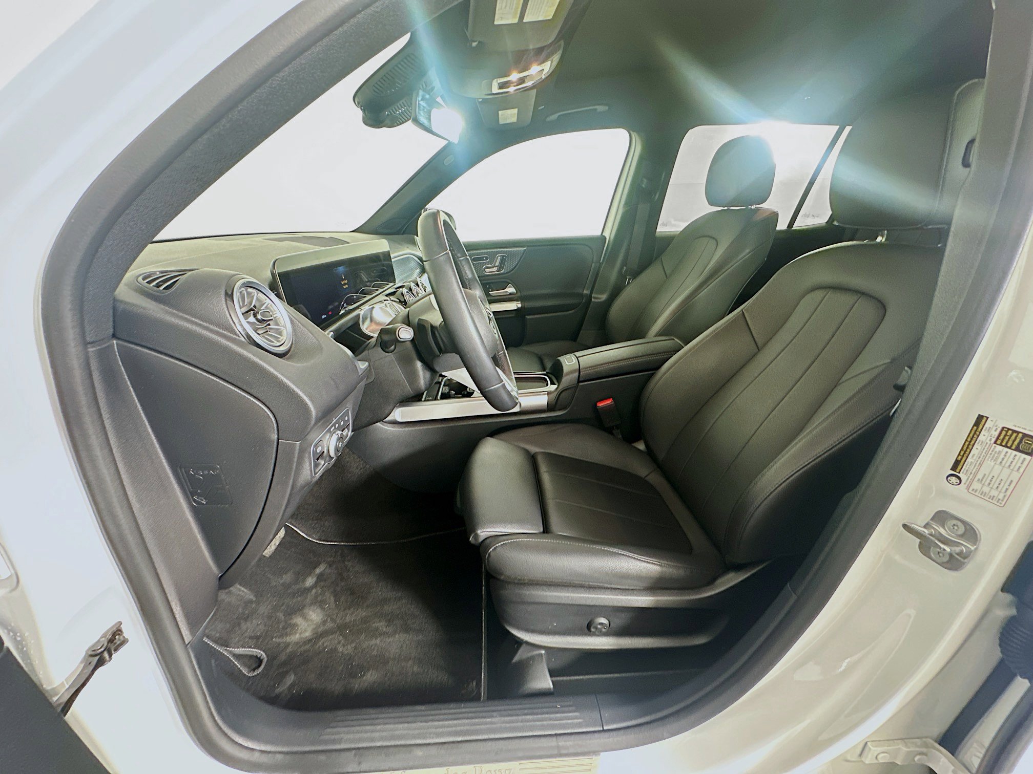 Used 2025 Mercedes-Benz GLB 250 image 13