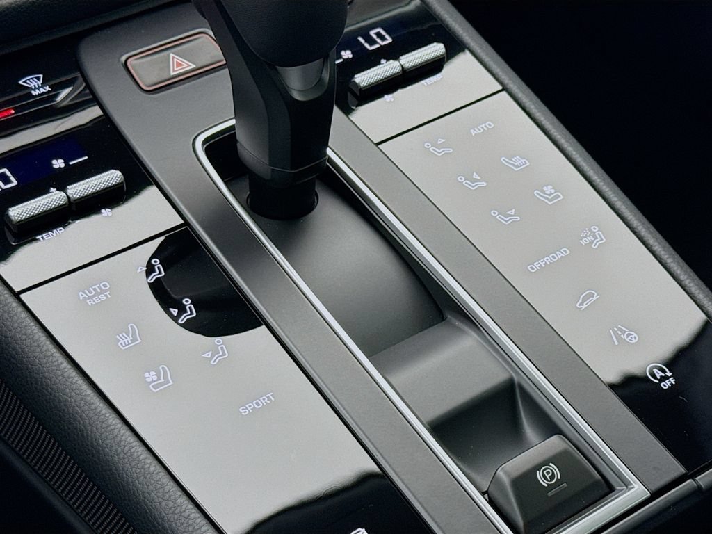 New 2026 Porsche Macan AWD/4WD image 22