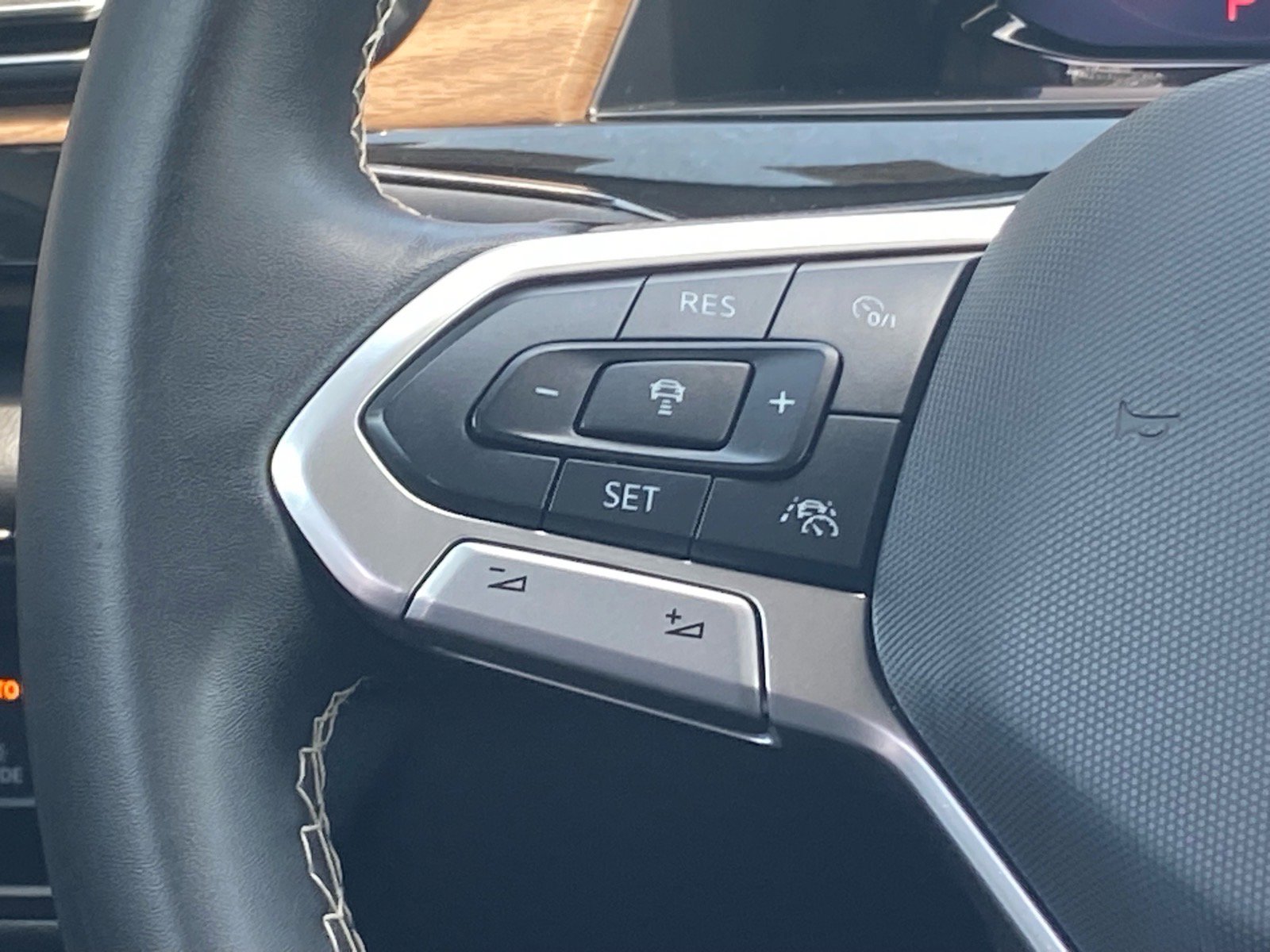 Certified 2024 Volkswagen Atlas SE AWD/4WD image 8