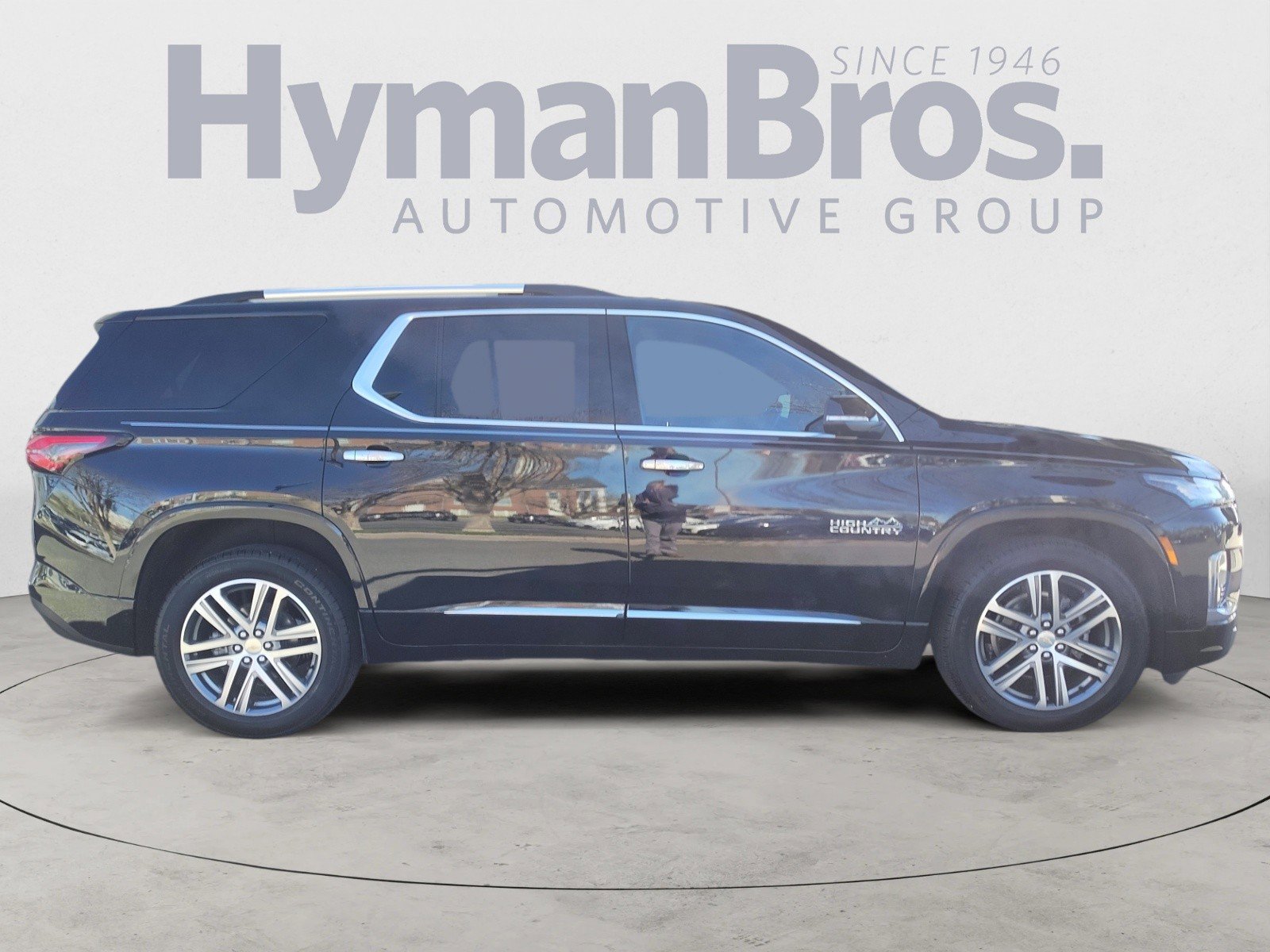 Used 2023 Chevrolet Traverse High Country image 2