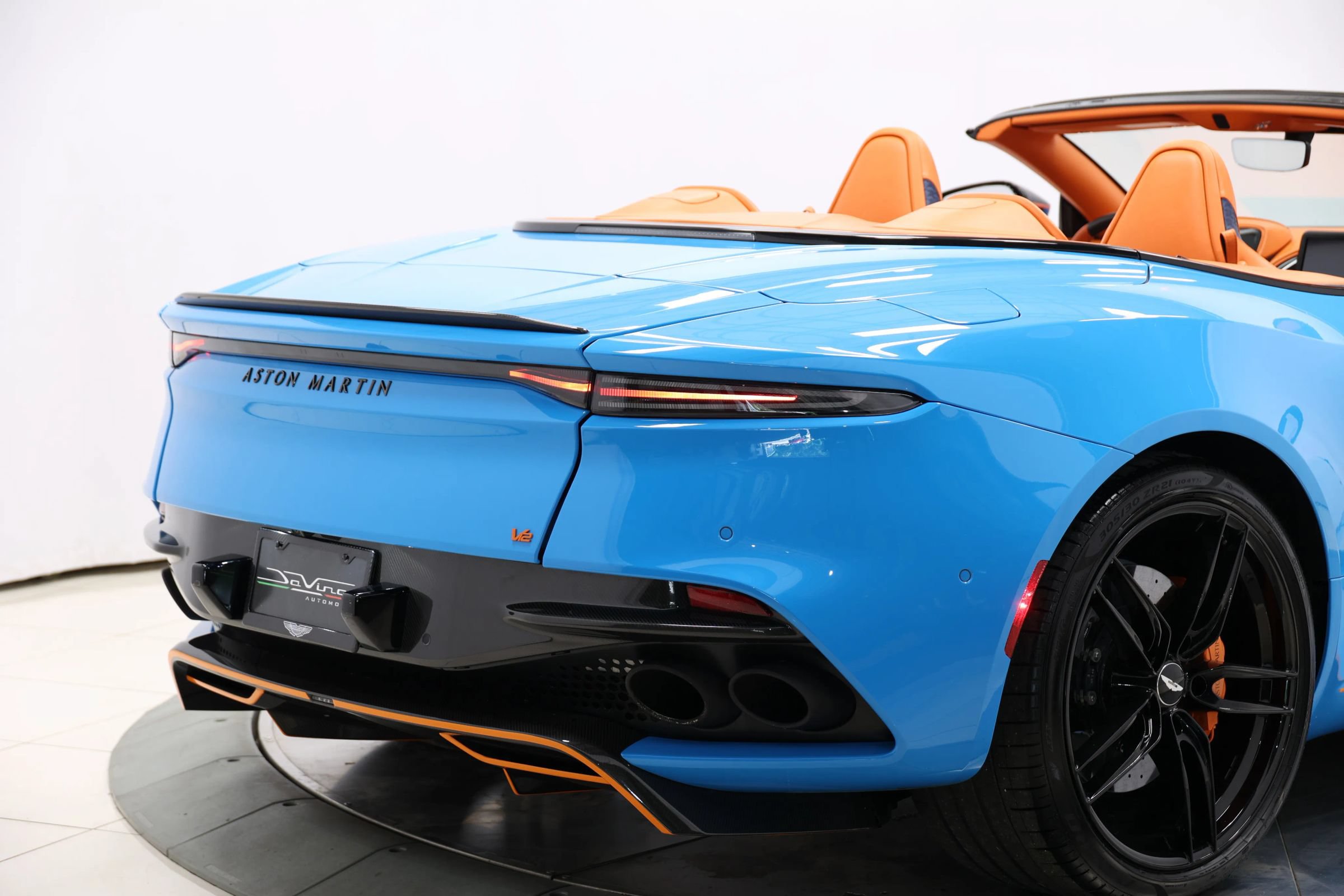 Used 2022 Aston Martin DBS Superleggera Volante RWD image 88