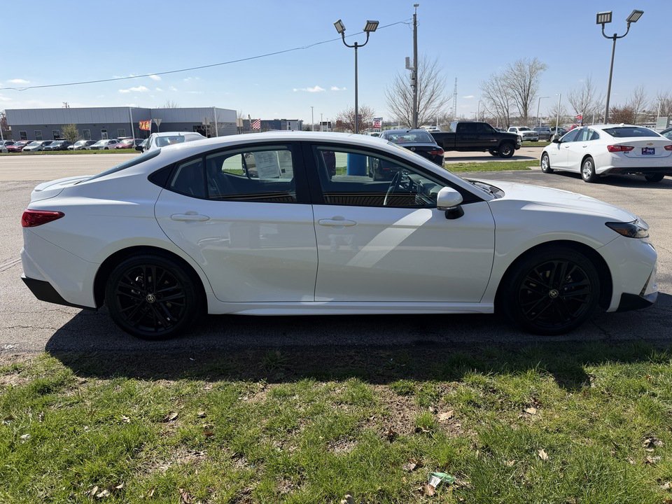 Used 2025 Toyota Camry SE AWD/4WD image 5