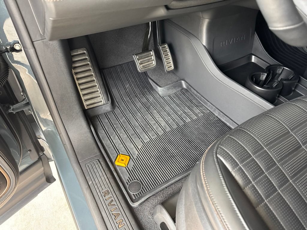 Used 2025 Rivian R1S Premium AWD/4WD image 24