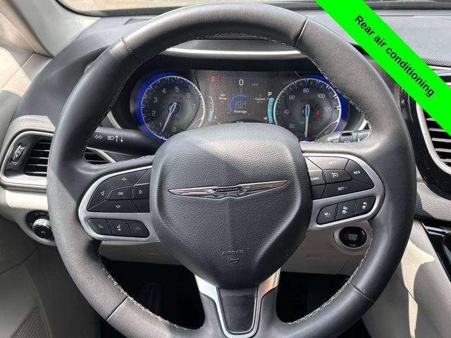 Used 2023 Chrysler Pacifica Touring-L FWD image 28